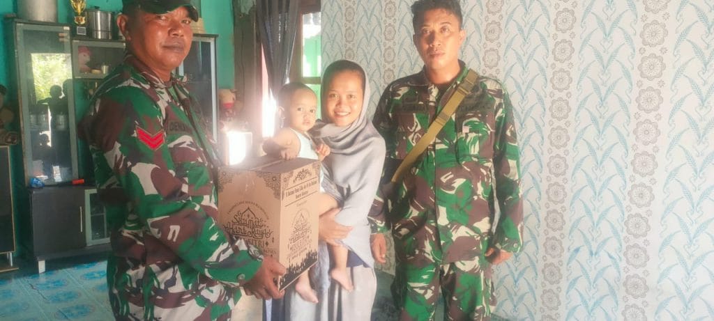 Antisipasi Angka Stunting, Babinsa Koramil 1427-01/Pasangkayu Salurkan Asupan Gizi
