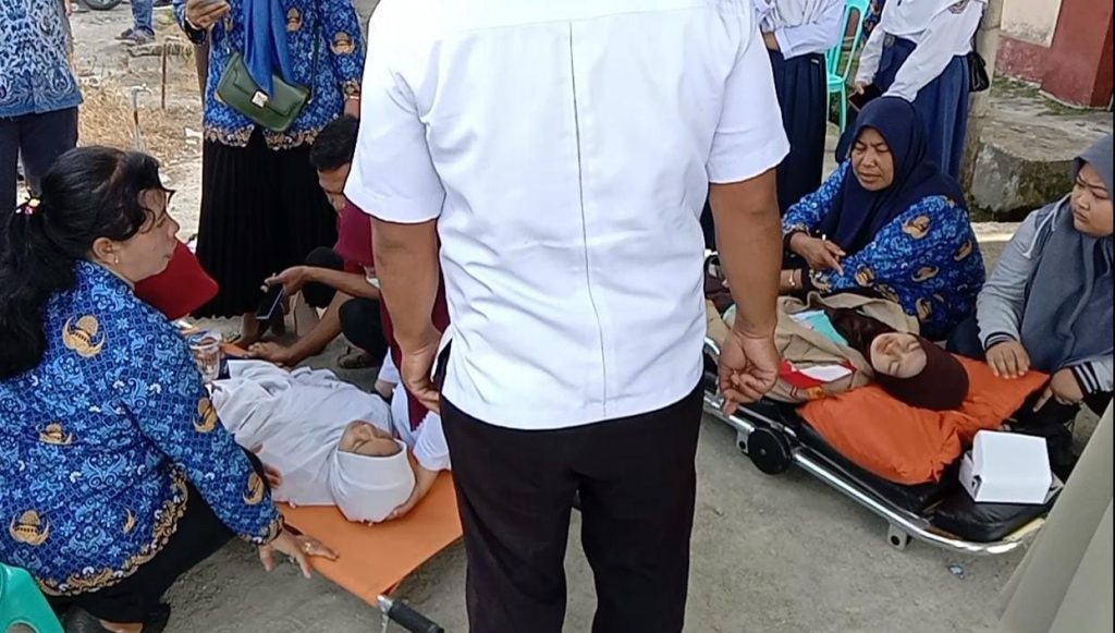 2 Siswi SMP Negeri 1 Pasangkayu Jatuh Pingsan Saat Mengikuti Upacar HUT RI ke-78