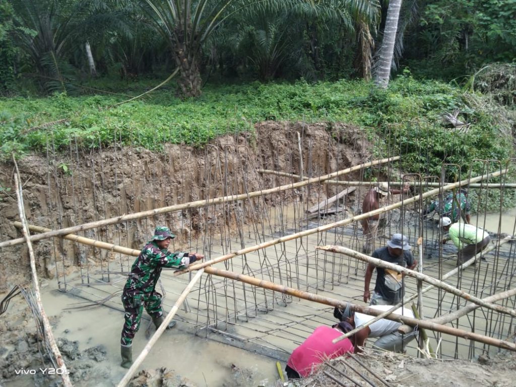 Sasaran TMMD ke-118 Memasuki Tahap Perakitan Besi Pembuatan Box Culvert di Desa Ako
