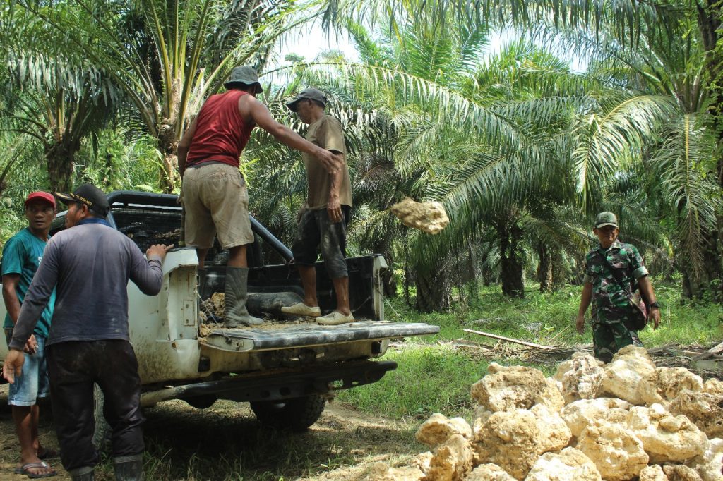 Material Batu Gunung Terus di Gelontorkan ke Lokasi TMMD ke-118