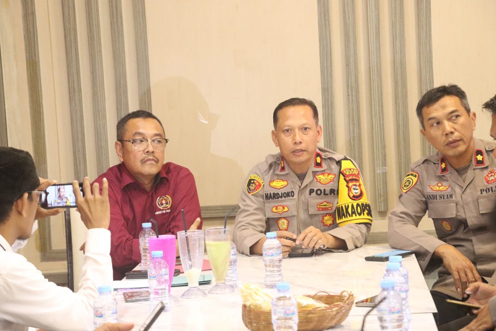Polres Wajo Ajak Insan Pers Pantau Sosmed