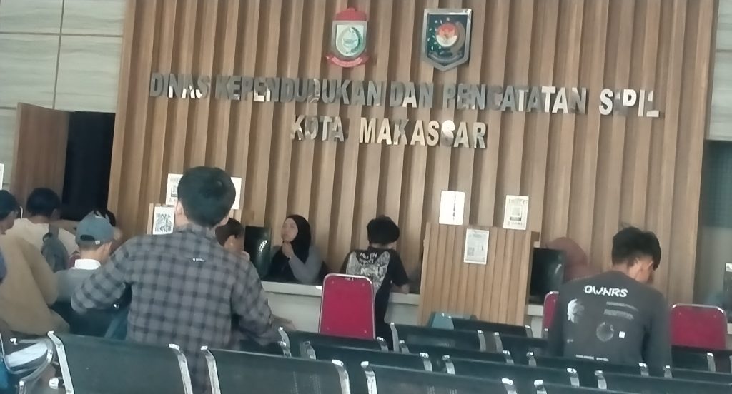 Aliran Listrik Mati , Pelayanan Disdukcapil Makassar Terganggu. Warga Keluhkan Tidak Ada Tindakan Dan Inisiatif