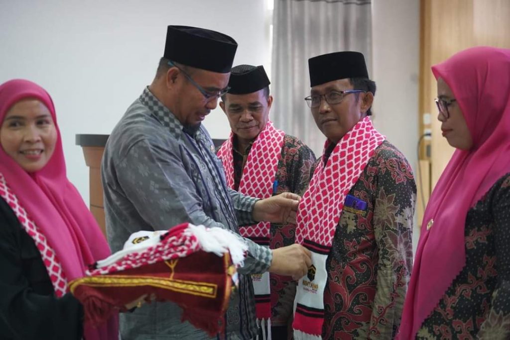 Kontribusi Pemkab Kolut, ASN Diberangkatkan Umroh