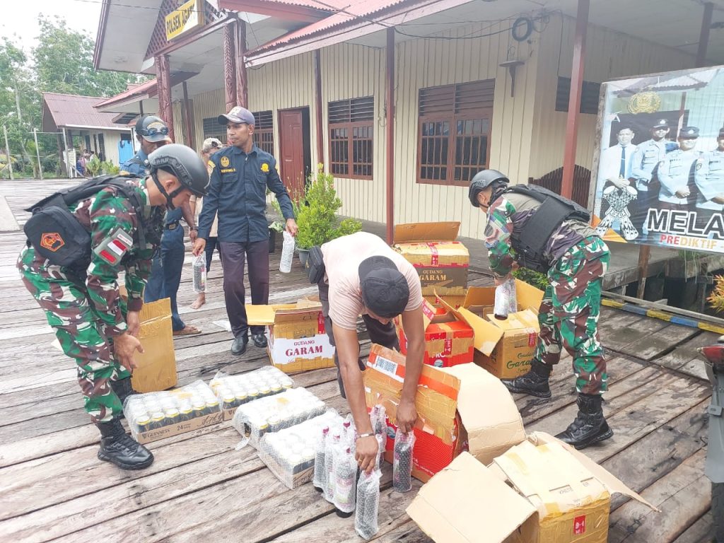 TNI-Polri Tangkap Miras di Pelabuhan Baru Agats