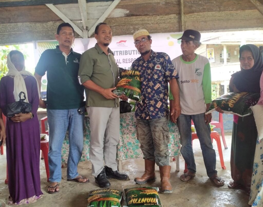 Pasca Menyerahkan Material, PT Mamuang Salurkan Sembako ke Warga Suku Kaili Tado