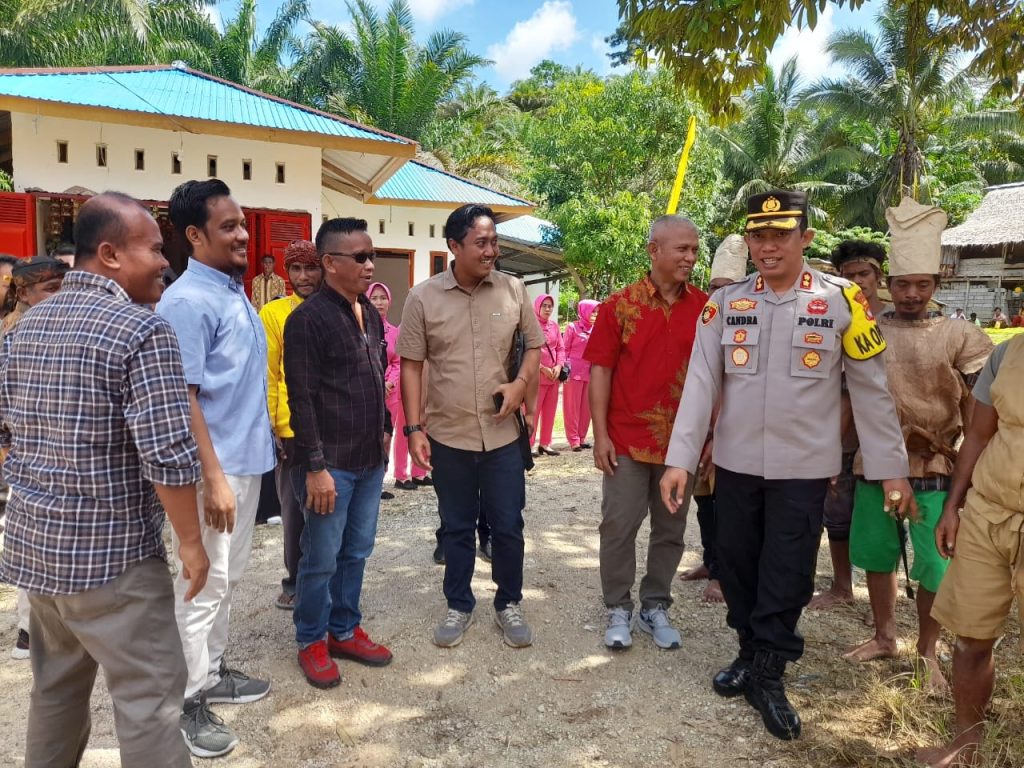 PT Pasangkayu Berkolaborasi Polda Sulbar Melaksanakan Baksos Bidang Ekonomi di Dusun Salurayya
