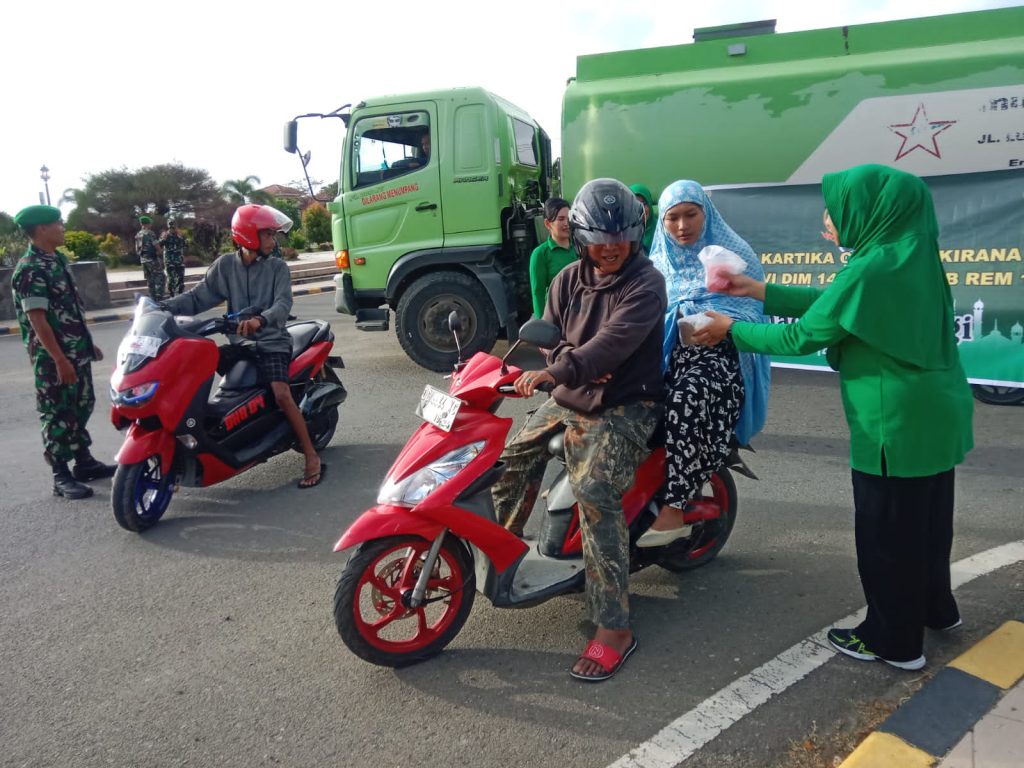 Bulan Penuh Hikmah, Kodim 1427/Pasangkayu Berbagi Takjil