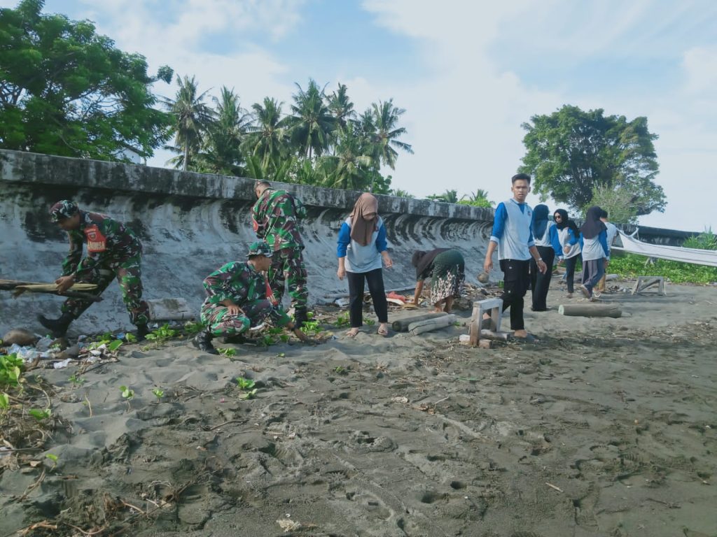 Antisipasi Wabah, Koramil 1427-02/Bambalamotu Gelar Karya Bakti