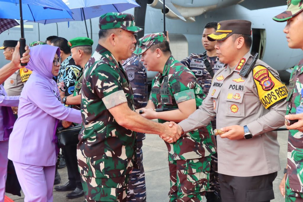 Kapolresta Balikpapan Hadiri Penjemputan Pangkogabwilhan II di Dhomber Sepinggan