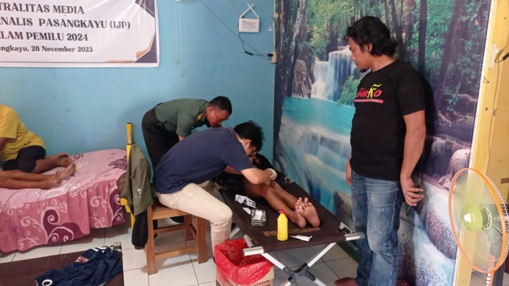 Pasi Ter kodim 1427/Pasangkayu Pantau Sunatan Massal di Dies Natalis IJP Ke-2