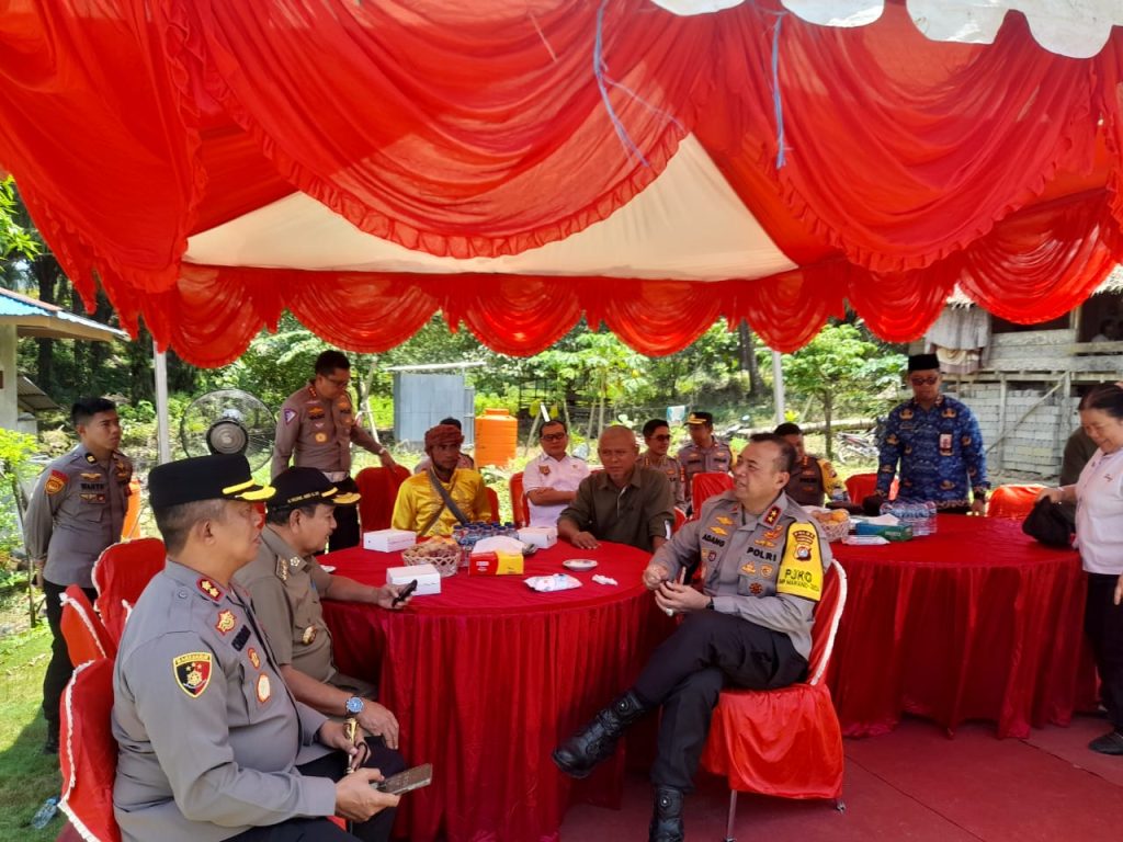 Peringati HUT Kemala Bhayangkari, Polda Sulbar Baksos ke Suku Bunggu