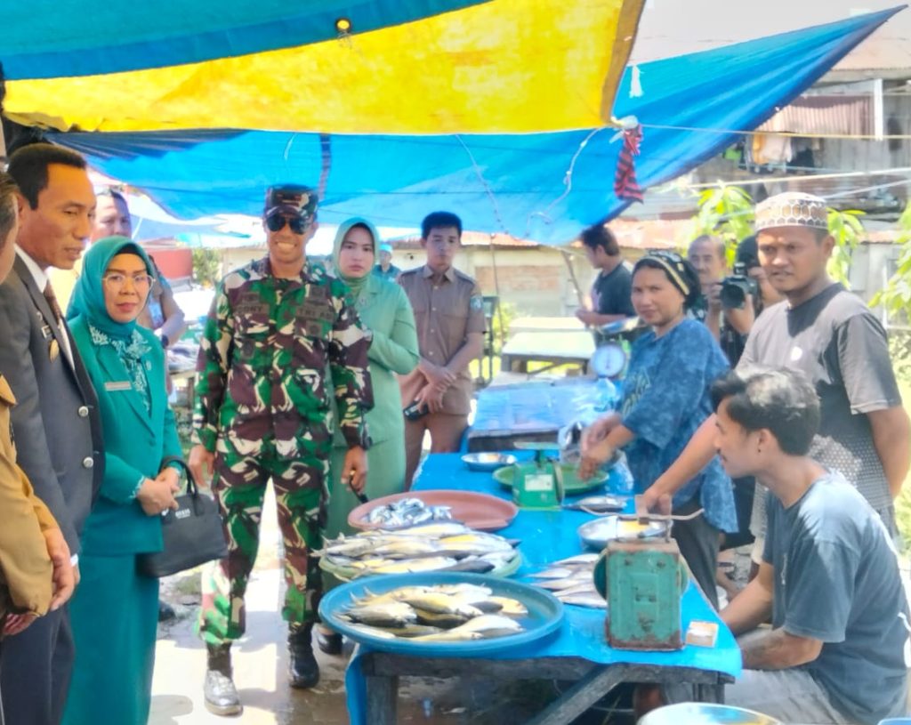 Pantau Harga Pangan, Plh Bupati Pasangkayu Kunjungi Pasar Parabu