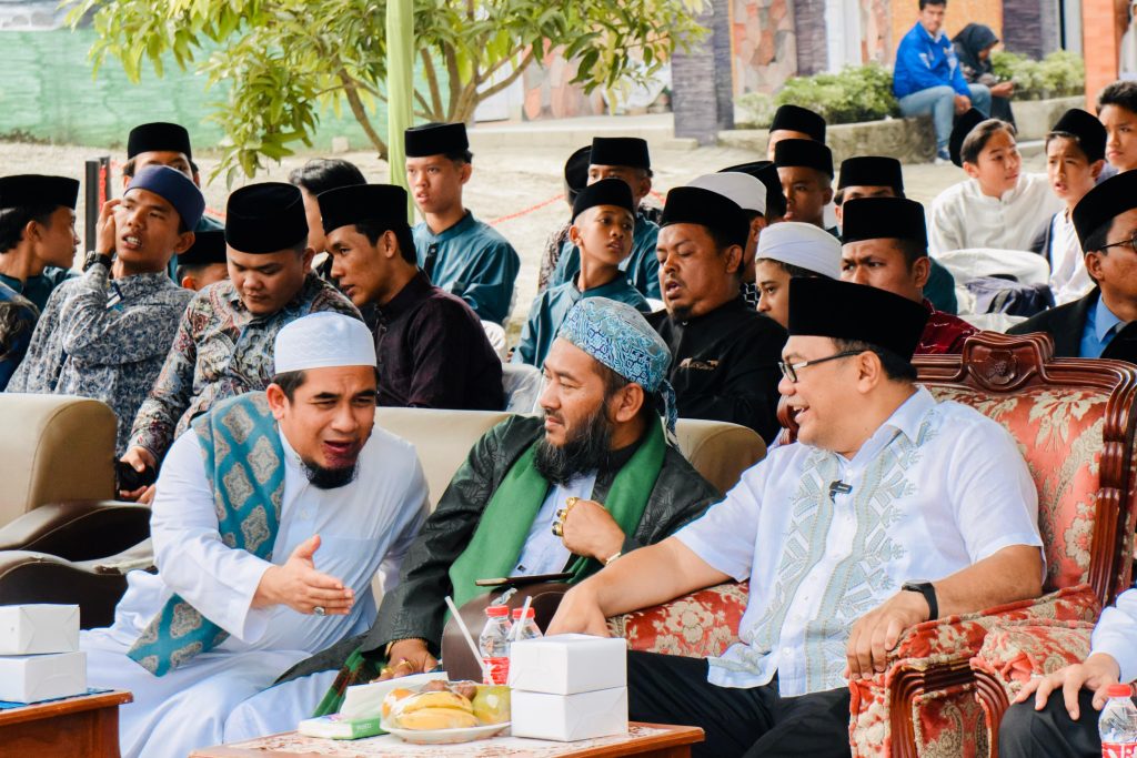 Dr. Asri Ludin Tambunan Disambut Hangat Ulama dalam Peringatan Hari Santri Nasional