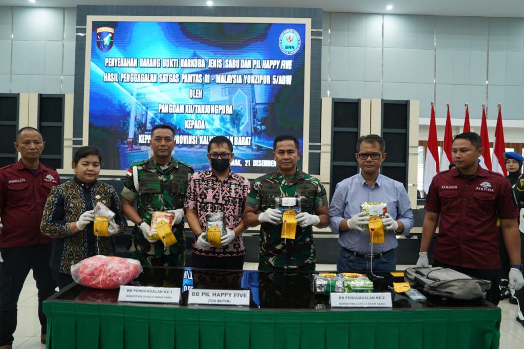 Satgas Pamtas RI-Malaysia Yonzipur 5/ABW Menggagalkan Penyelundupan Narkoba 4.163,9 gram