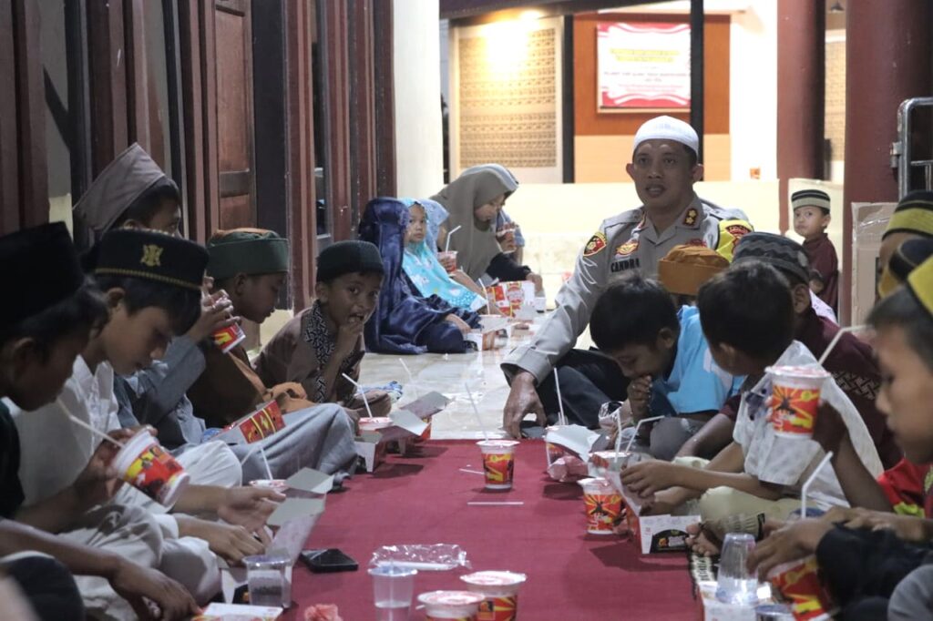 Bukber Warga Sekitar Mako Polres Pasangkayu, Candra Kurnia Setiawan: Mempererat Tali Persaudaraan