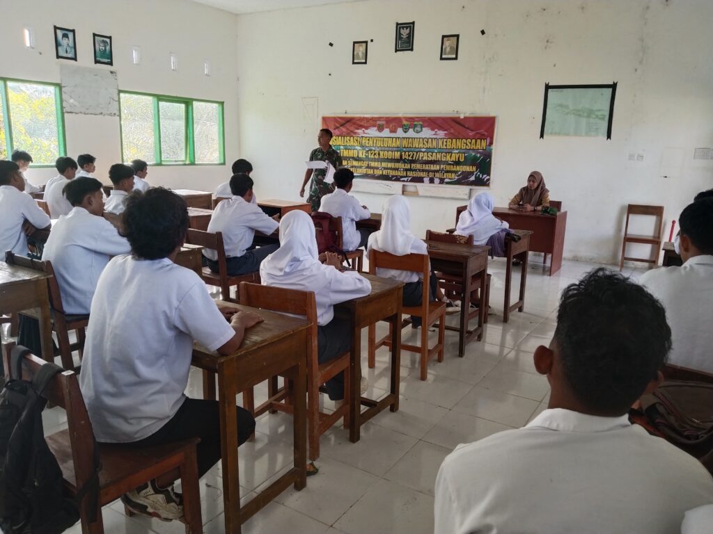 TMMD Ke-123 Kodim 1427/Pasangkayu Tingkatkan Nasionalisme Melalui Sosialisasi Wawasan Kebangsaan di SMK
