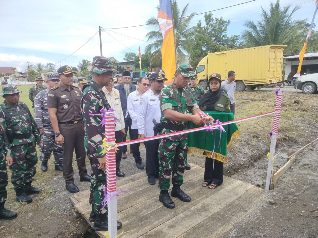 Penuhi Kebutuhan Warga Benggaulu, Danrem 142 Tatag Resmikan Sumur Bor